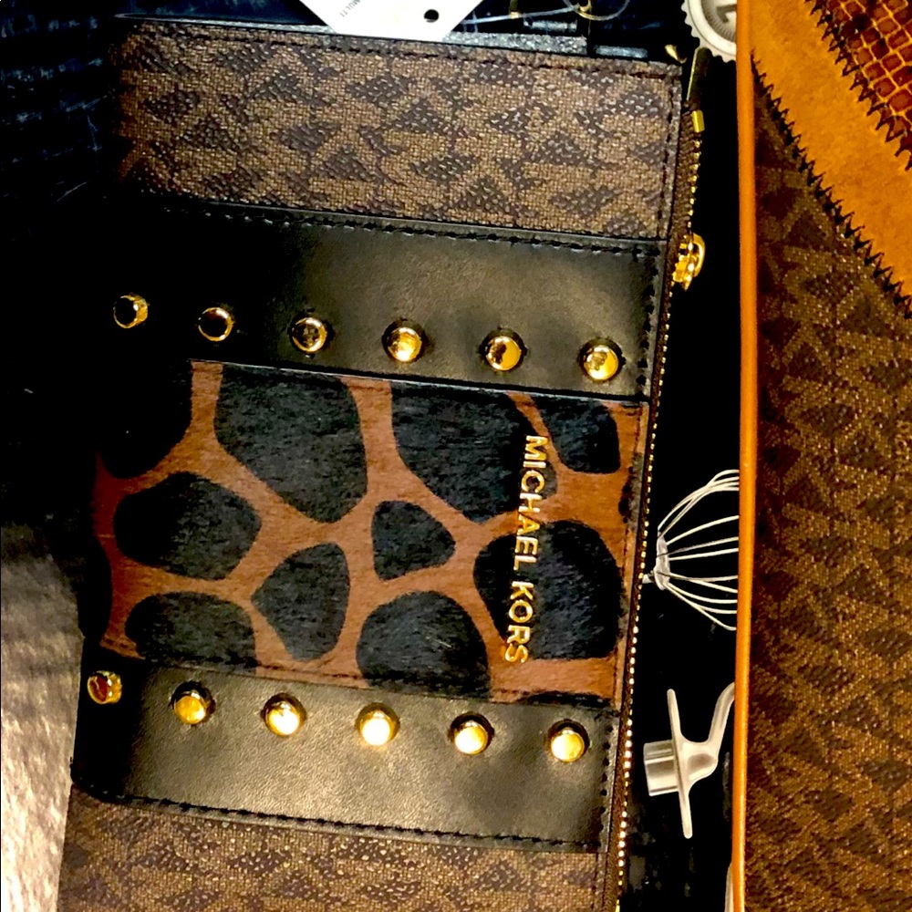 Micheal kors wristlet